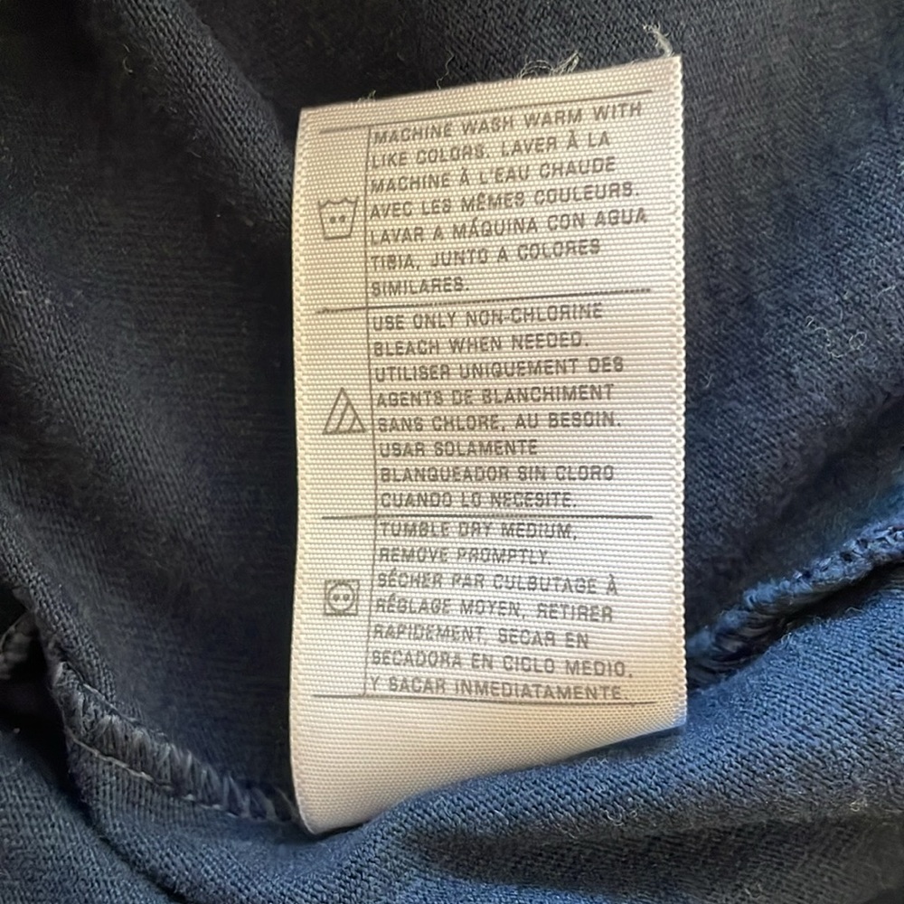 Carhartt logo pocket tee in navy blue. 100% cotton. Men's L. Like new condition. - Picture 7 of 7